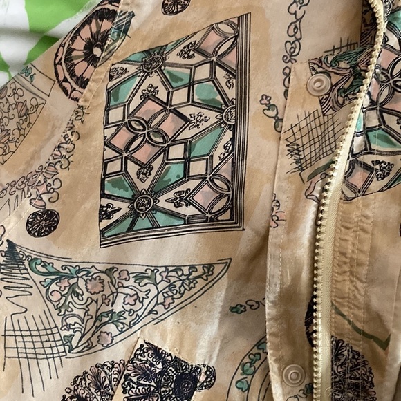 Vintage 90’s. Gold silk windbreaker with architectural designs 126 44” chest - Picture 5 of 5